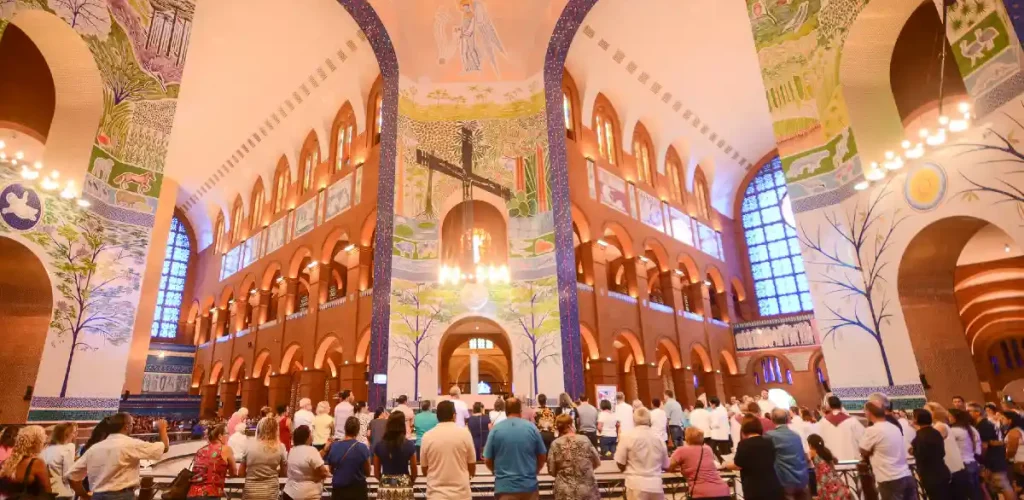 interior-do-santuario-nacional-aparecida-do-norte